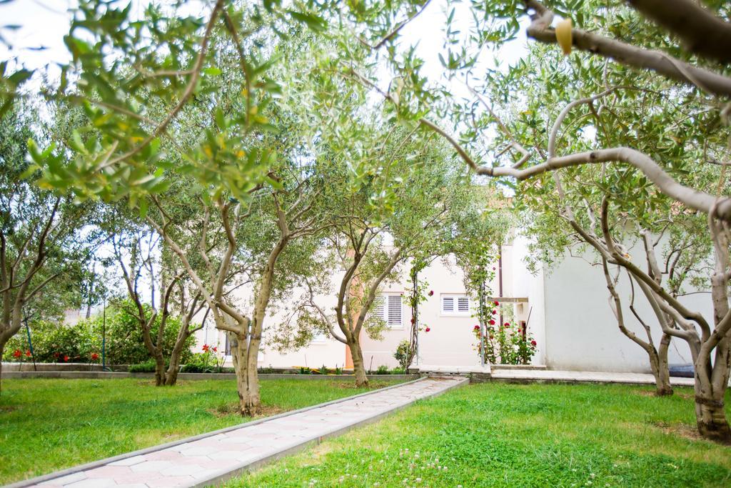Apartments Sara Podstrana Exterior foto