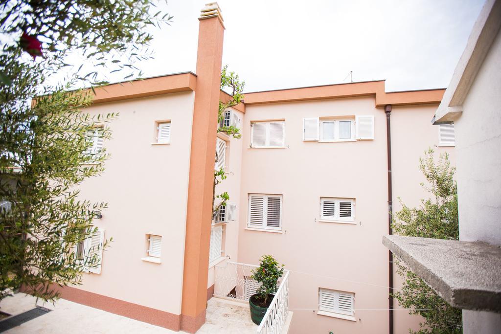 Apartments Sara Podstrana Exterior foto
